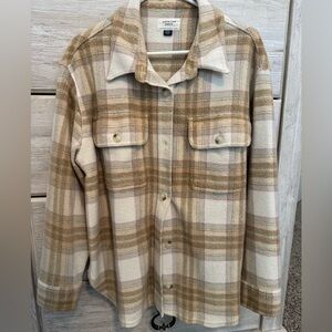 American Eagle Outfitters Plaid Utility Jacket in Cream and Tan